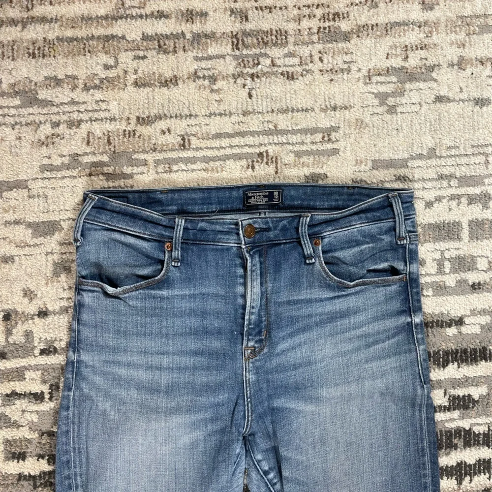 Abercrombie & Finch Simone Highrise Cropped Flare With Raw Hem Blue Cotton Jean - Picture 4 of 13